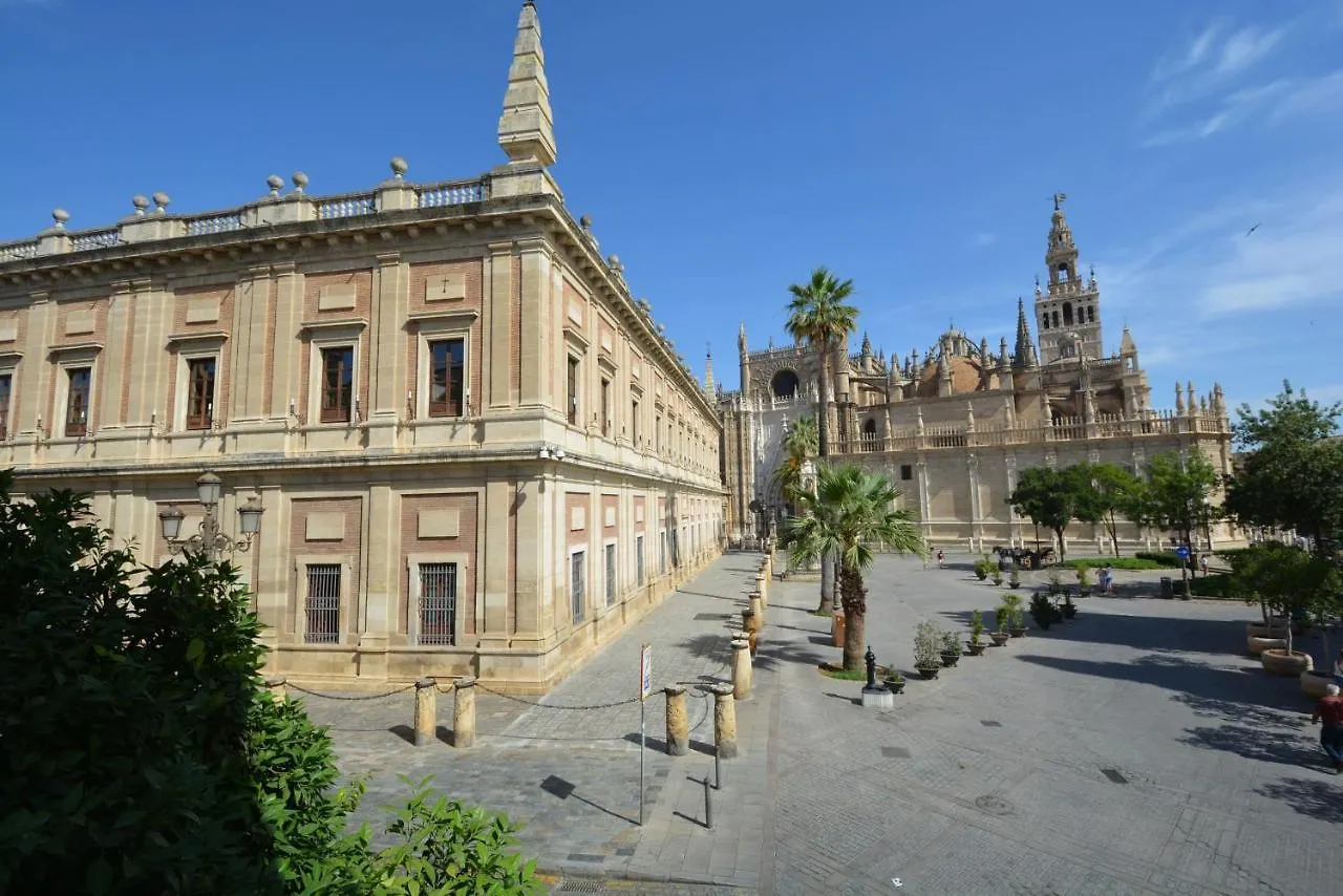 Luxury Apartment With Views To Alcazar, Cathedral And Giralda. Sewilla
